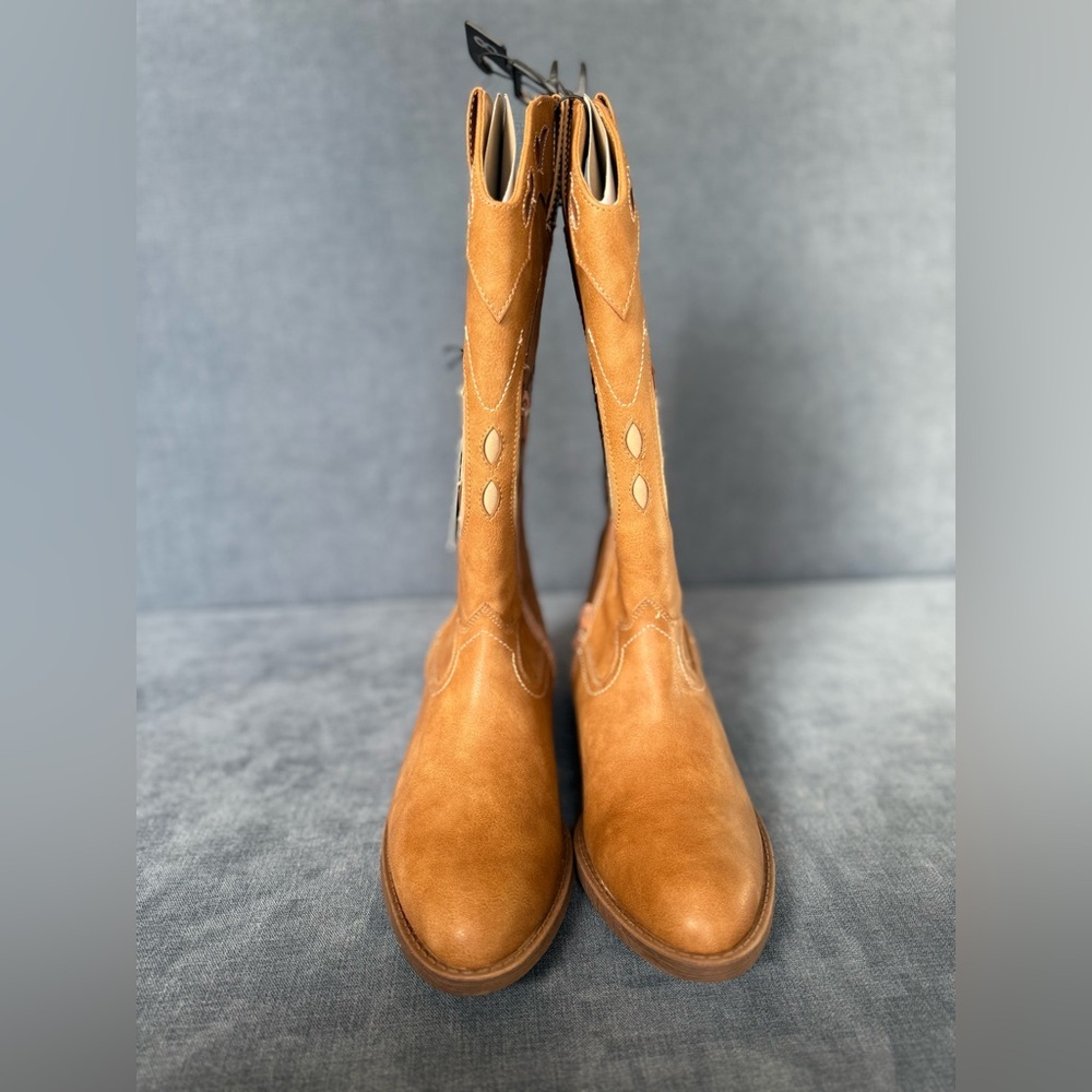 Madden NYC Women’s Faux Leather Tan Round Toe Butterfly Western Boots SZ 8 New - Picture 3 of 8